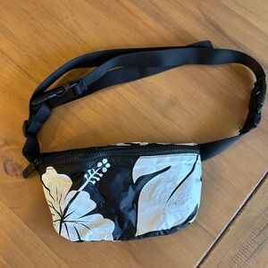 ALOHA Collection Black and White Floral Bag